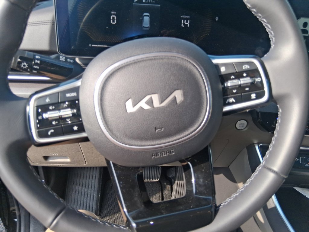 Certified 2026 Kia Carnival EX FWD image 12