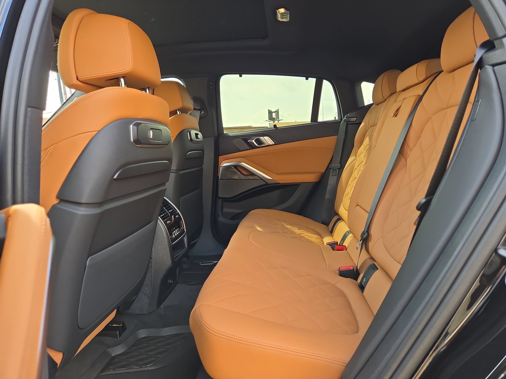 New 2027 BMW X6 xDrive40i w/ Executive Package AWD/4WD image 13