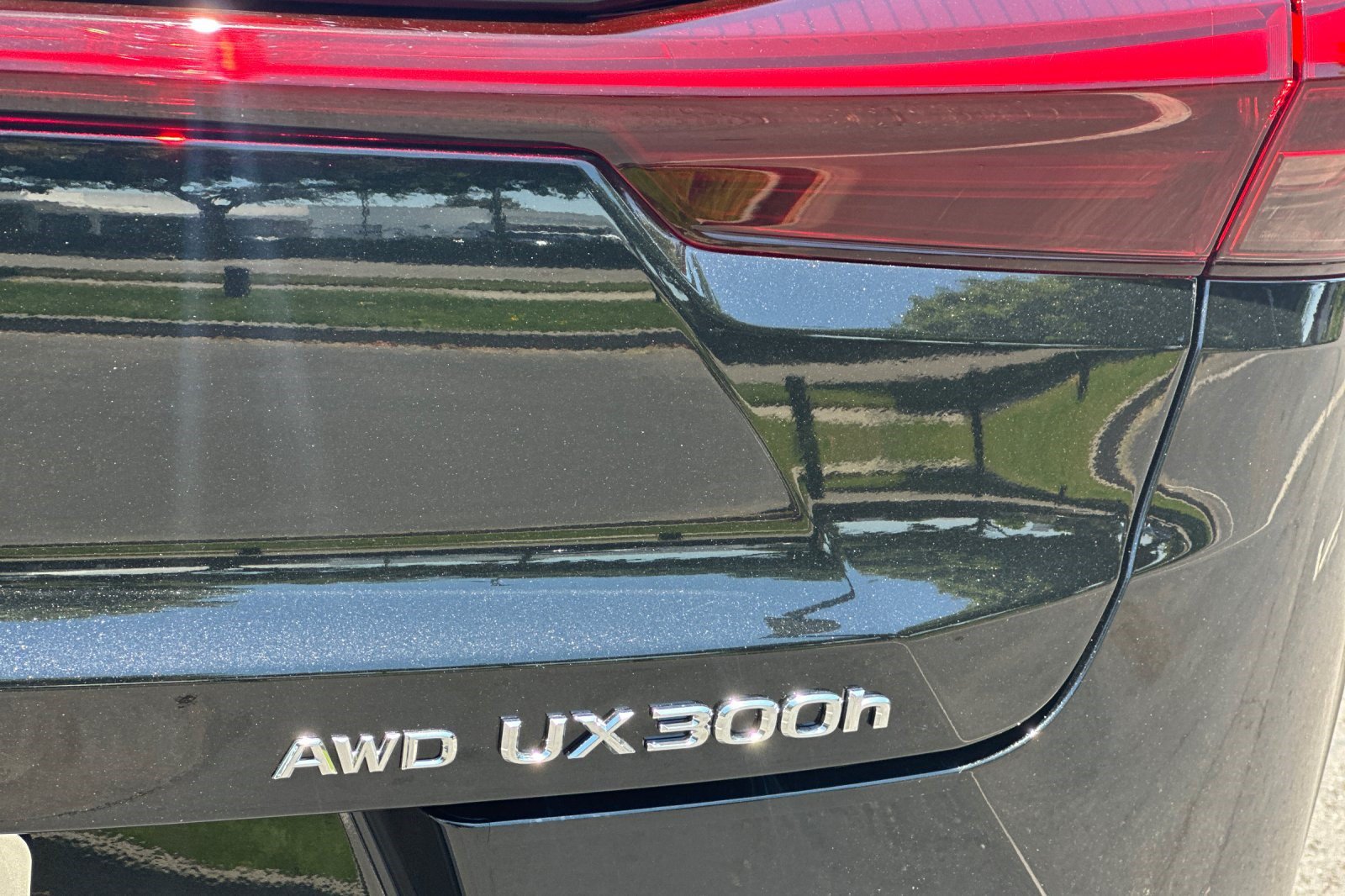 New 2026 Lexus UX 300h AWD image 18