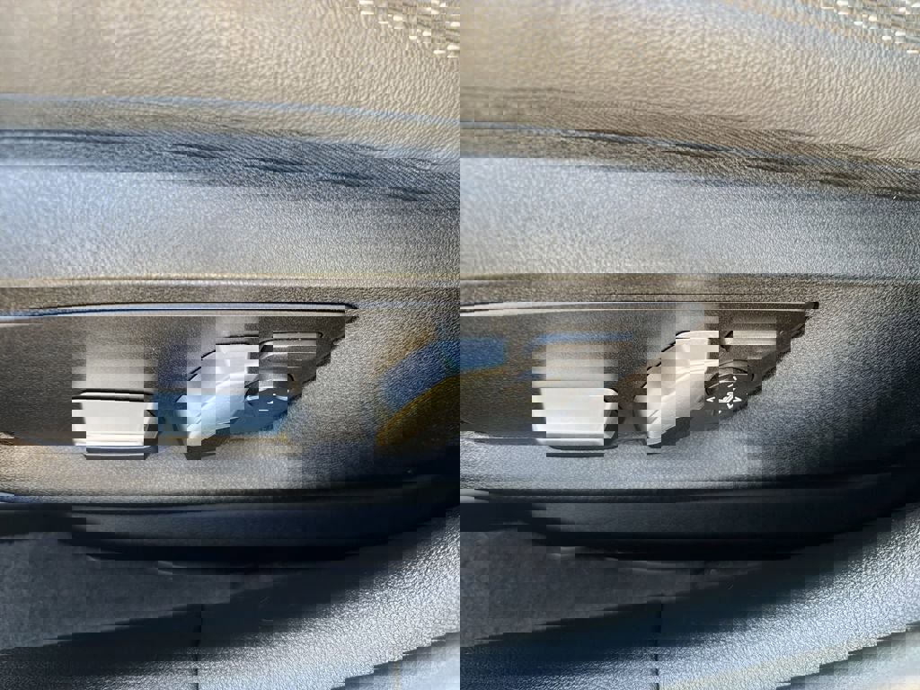 Used 2022 BMW 530i xDrive w/ Premium Package image 17