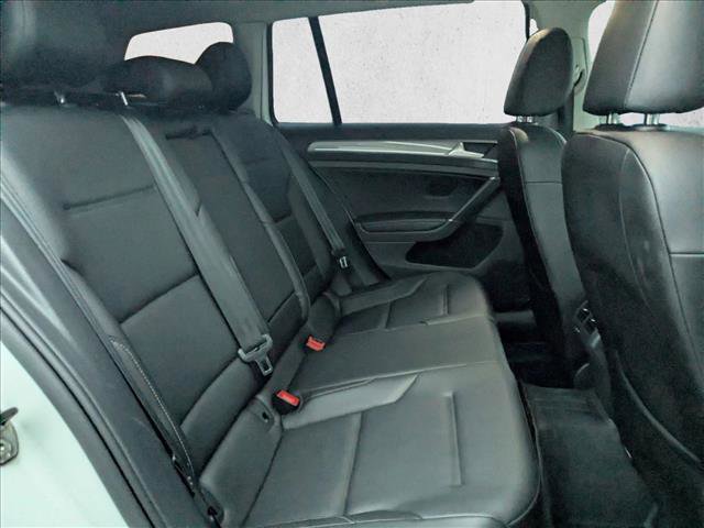 Used 2017 Volkswagen Golf S image 19