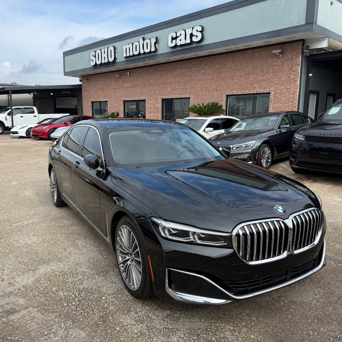 Used 2022 BMW 740i w/ Premium Package RWD image 3