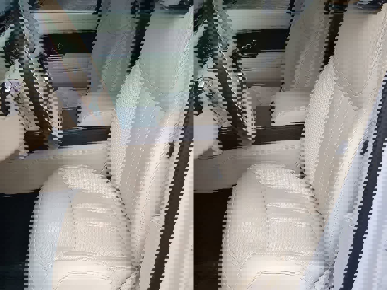 Used 2024 Land Rover Range Rover Autobiography image 16