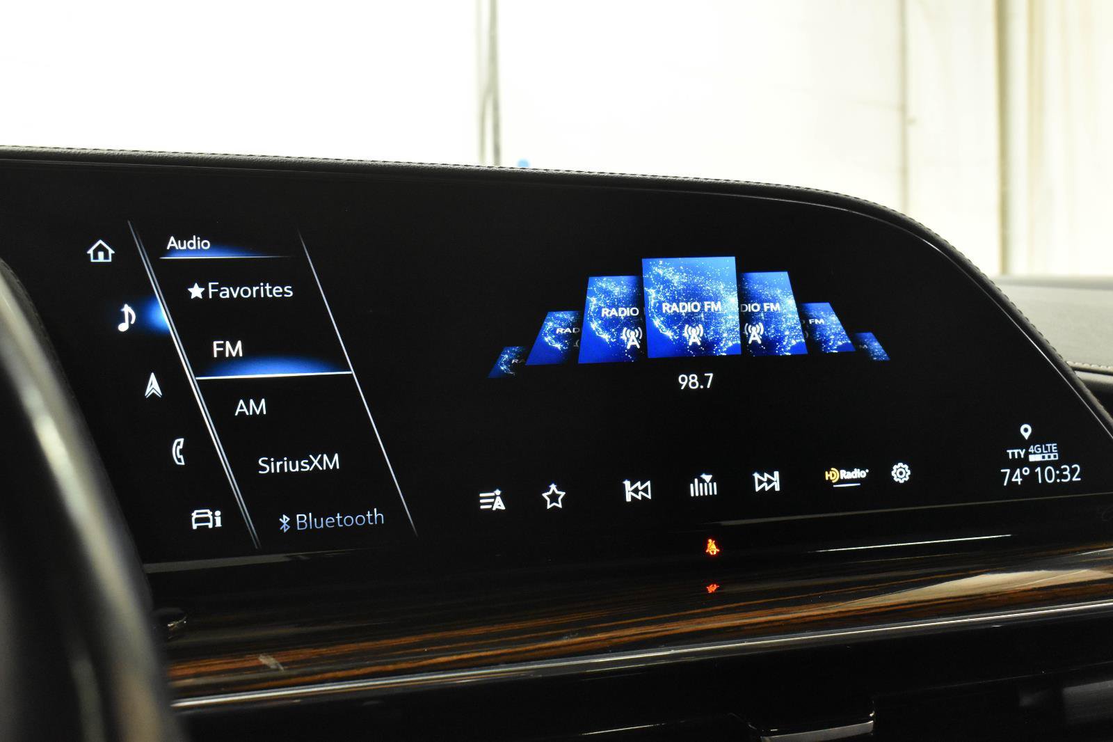 Used 2023 Cadillac Escalade ESV Premium Luxury w/ LPO, Floor Liner Package AWD/4WD image 17