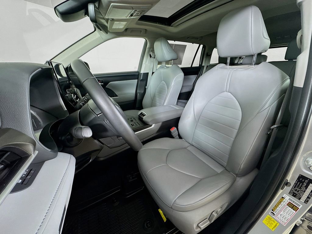 Certified 2023 Toyota Highlander XLE image 10
