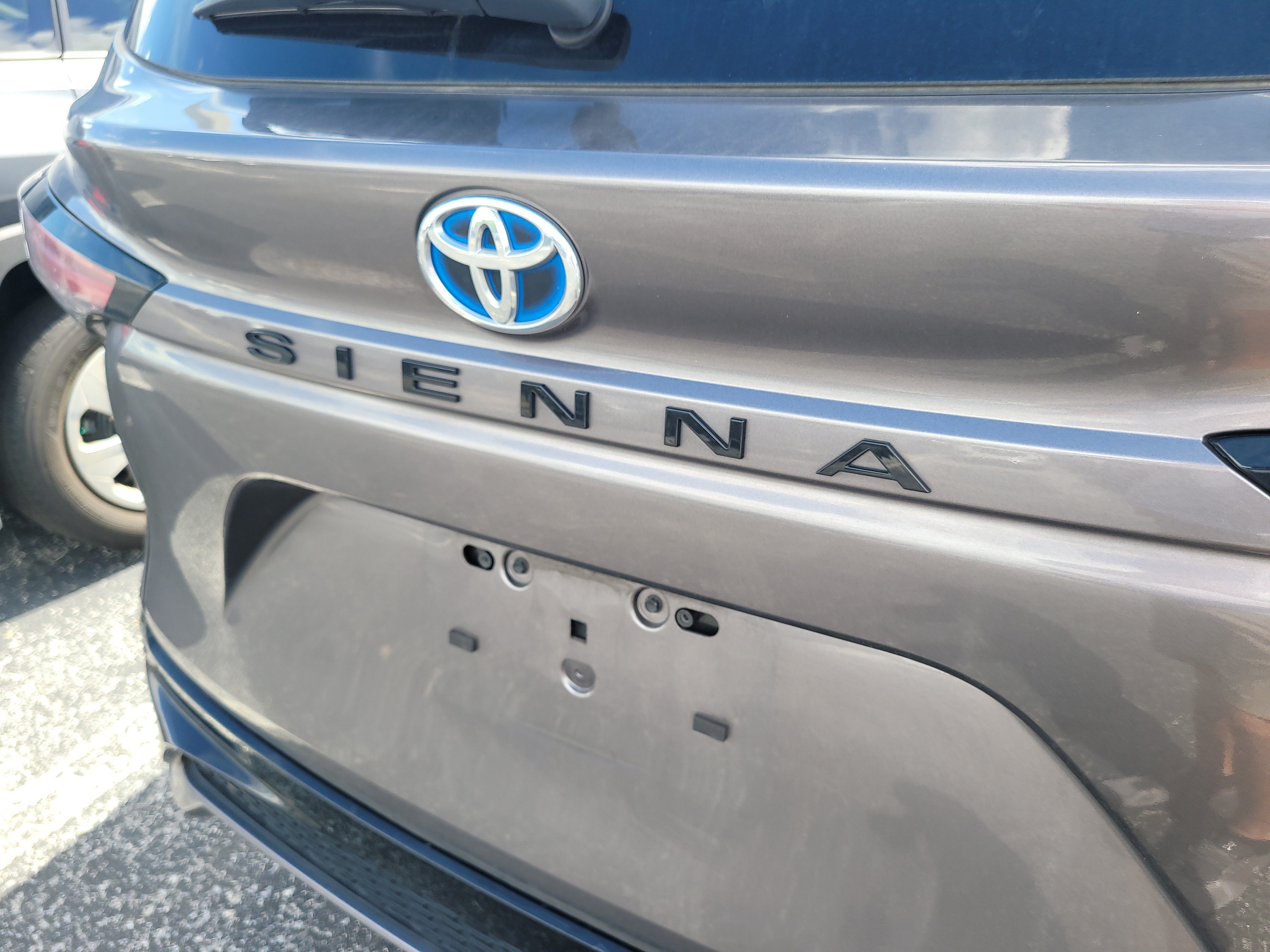 Used 2022 Toyota Sienna XSE FWD image 11