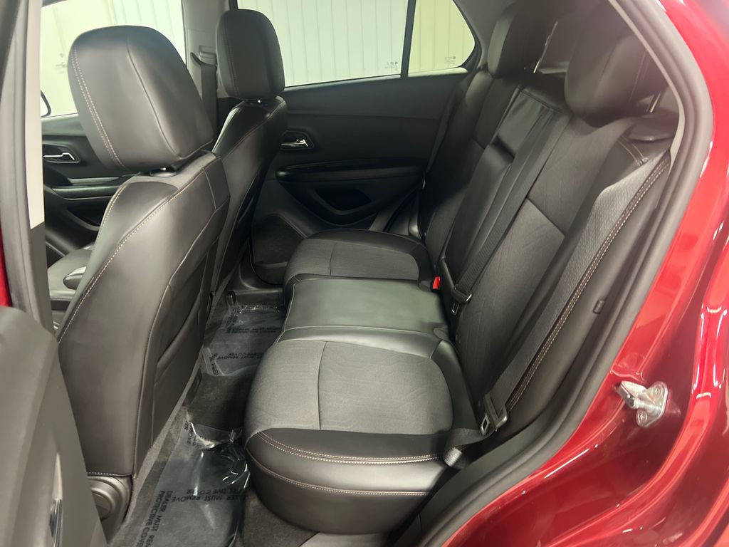 Used 2022 Chevrolet Trax LT w/ LT Convenience Package AWD/4WD image 14