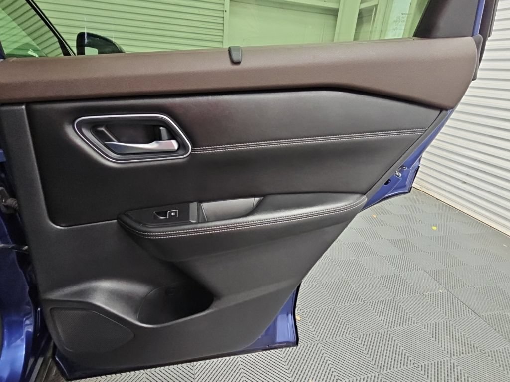 Used 2023 Nissan Rogue Platinum AWD/4WD image 36