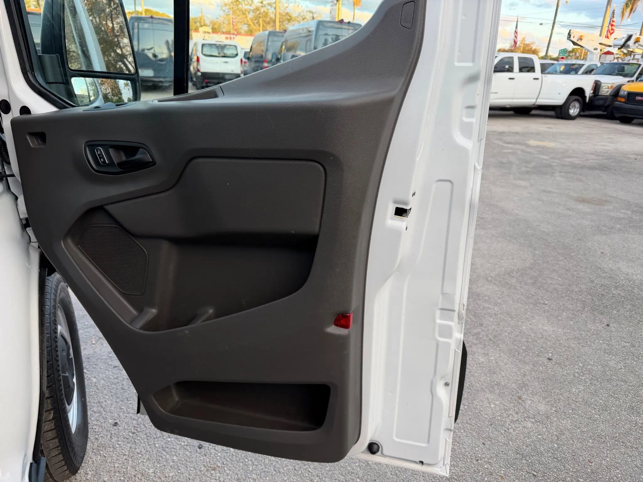 Used 2022 Ford Transit 150 Low Roof RWD image 17
