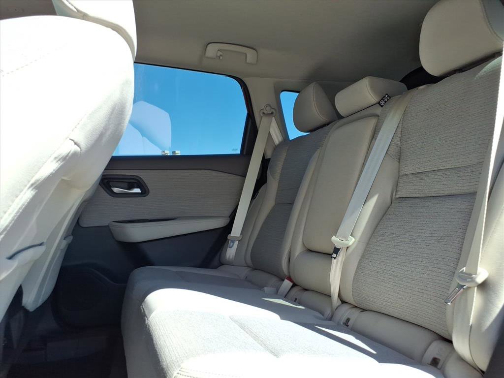 Used 2022 Nissan Rogue SV image 12