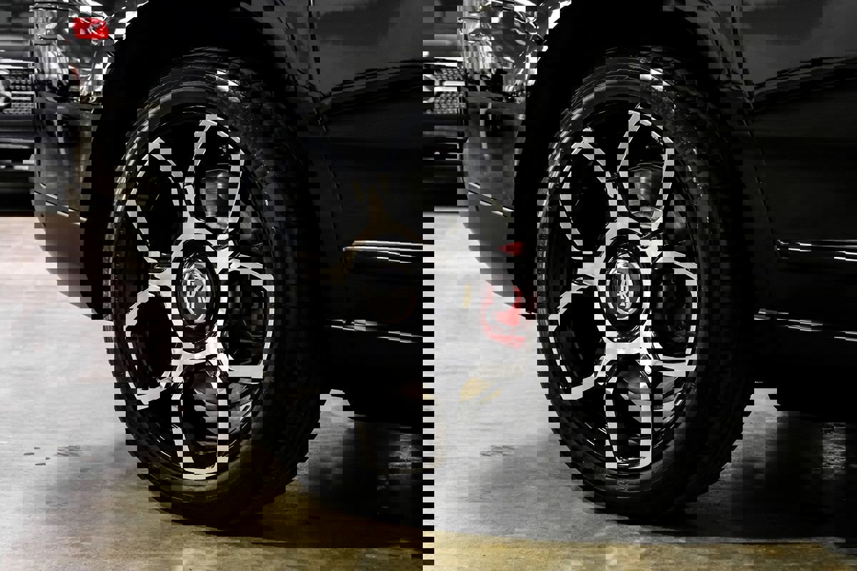 Used 2022 Rolls-Royce Cullinan Black Badge w/ Dark Exterior Package image 64