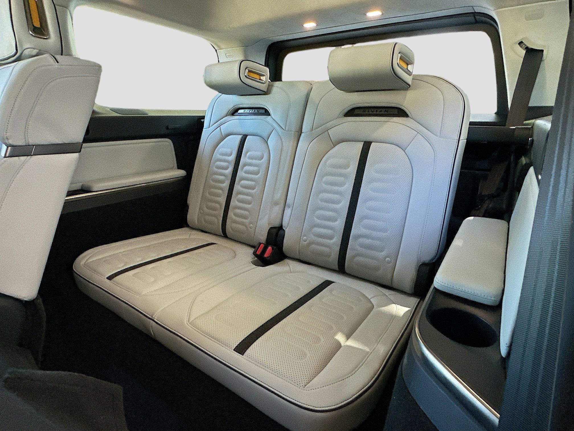 Used 2023 Rivian R1S Adventure image 28