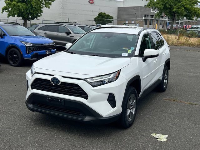 Used 2023 Toyota RAV4 LE AWD/4WD image 3