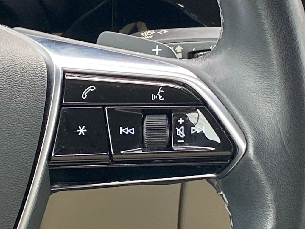 Used 2022 Audi e-tron Premium w/ Convenience Plus Package image 9