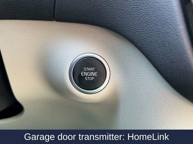 New 2025 Volvo XC40 B5 Ultra w/ Protection Package image 30