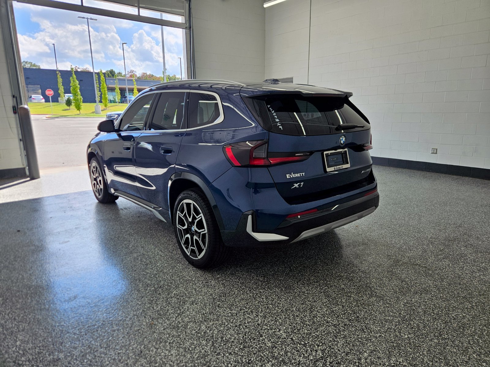 Used 2023 BMW X1 xDrive28i w/ Convenience Package AWD/4WD image 3