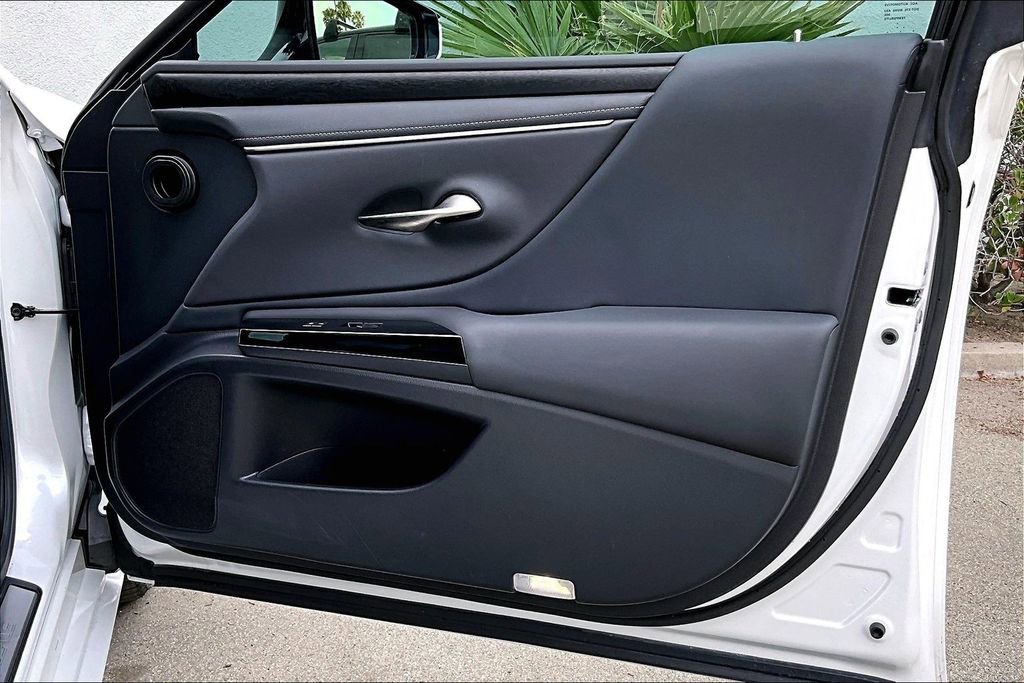 Used 2025 Lexus ES 300h w/ Premium Package FWD image 28