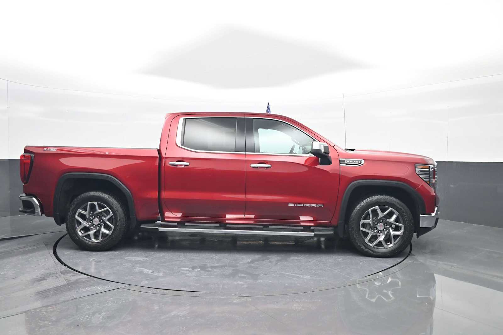 Used 2022 GMC Sierra 1500 SLT w/ SLT Premium Plus Package image 9