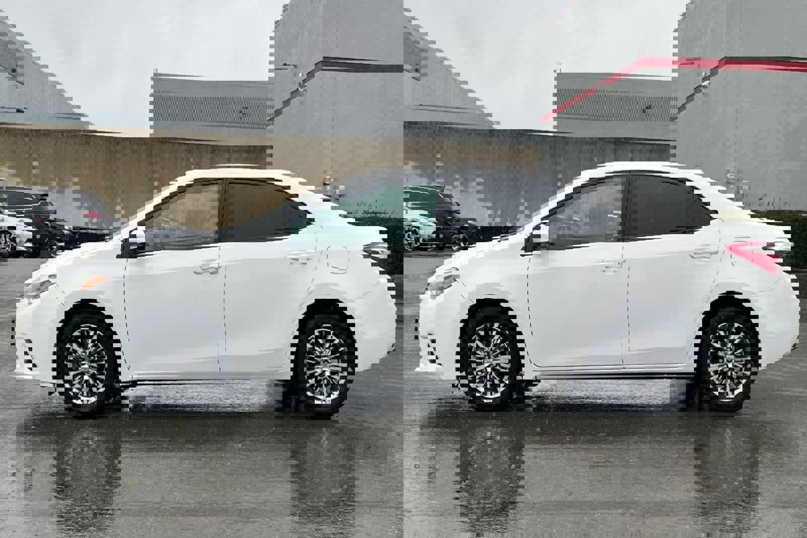 Used 2015 Toyota Corolla LE image 9