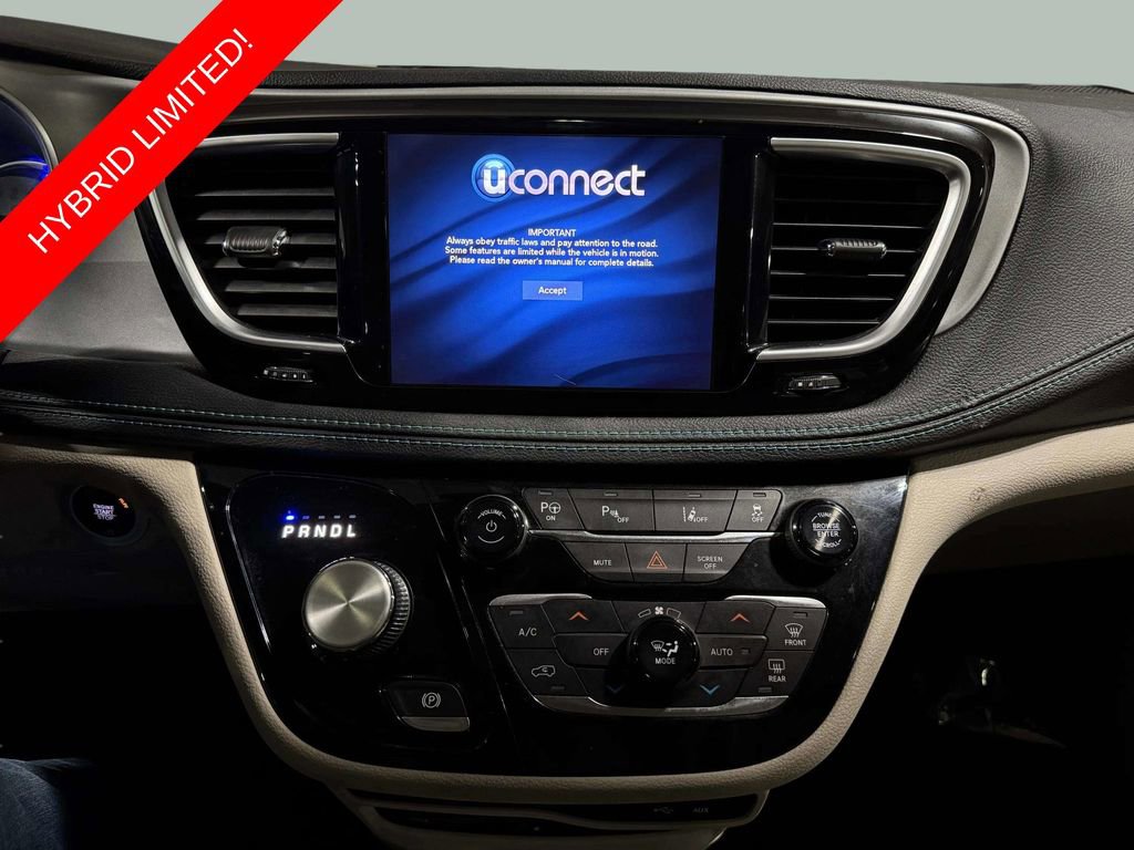 Used 2019 Chrysler Pacifica Limited w/ Advanced Safetytec Group FWD image 8