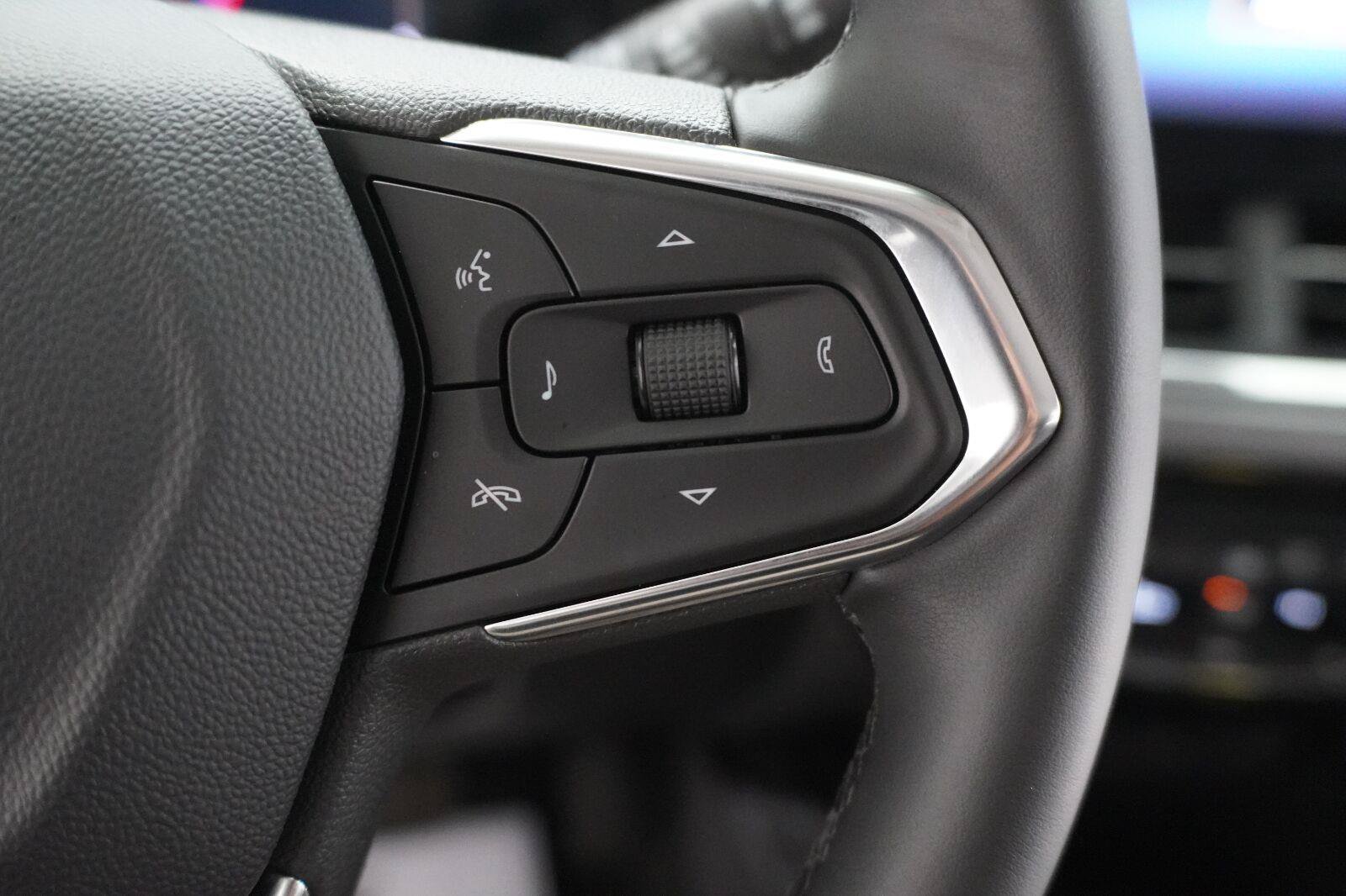 Used 2026 Chevrolet Trax ACTIV w/ Driver Confidence Package FWD image 8