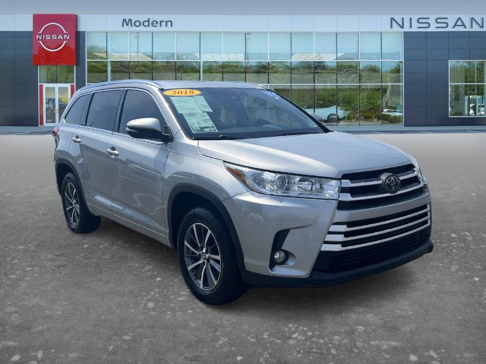 Used 2018 Toyota Highlander XLE FWD image 3