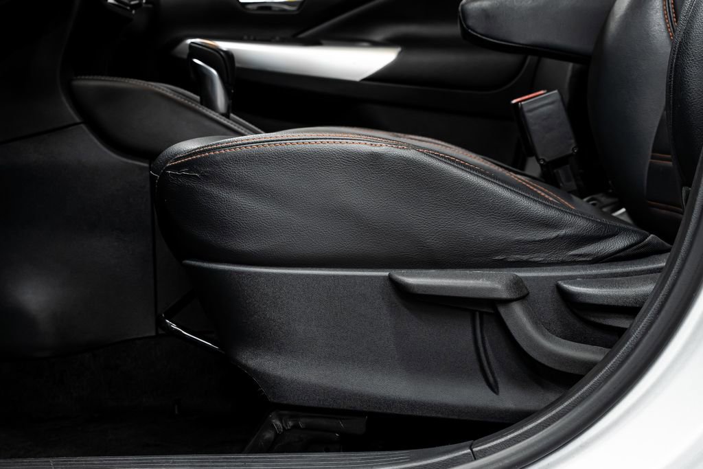 Used 2020 Nissan Kicks SR w/ SR Premium Package image 39