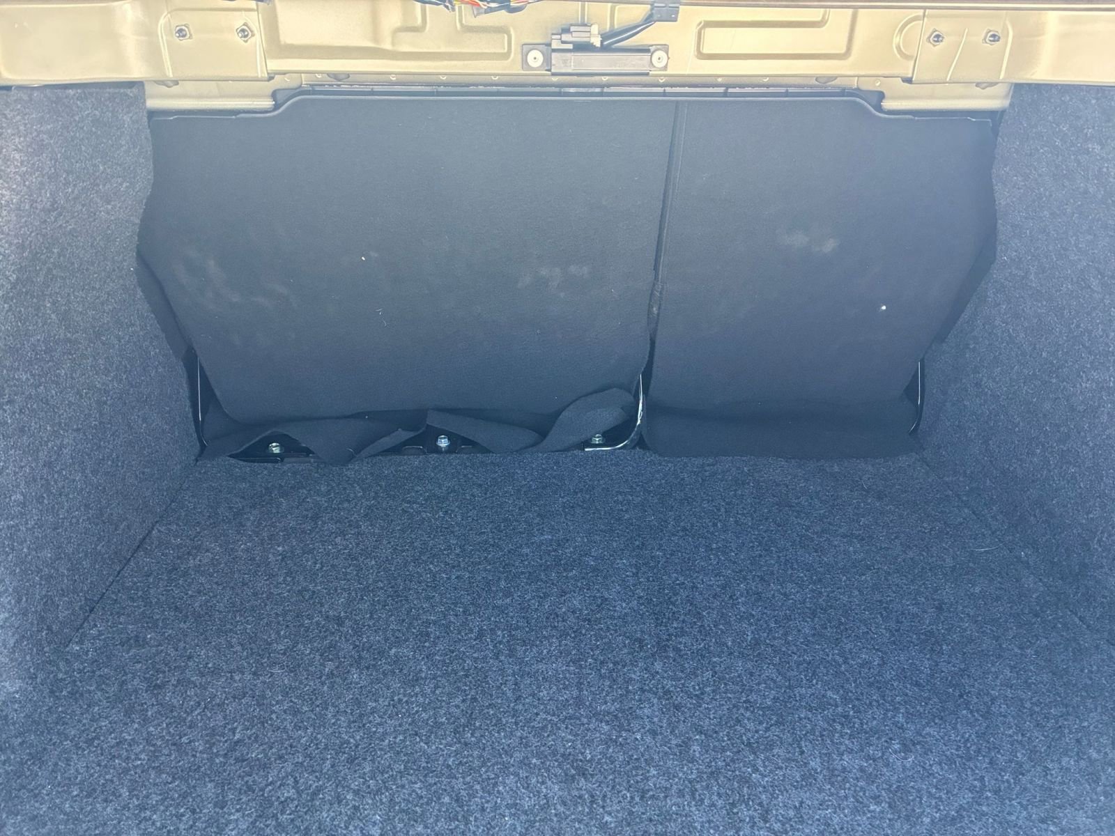 Used 2025 Nissan Versa SV image 32