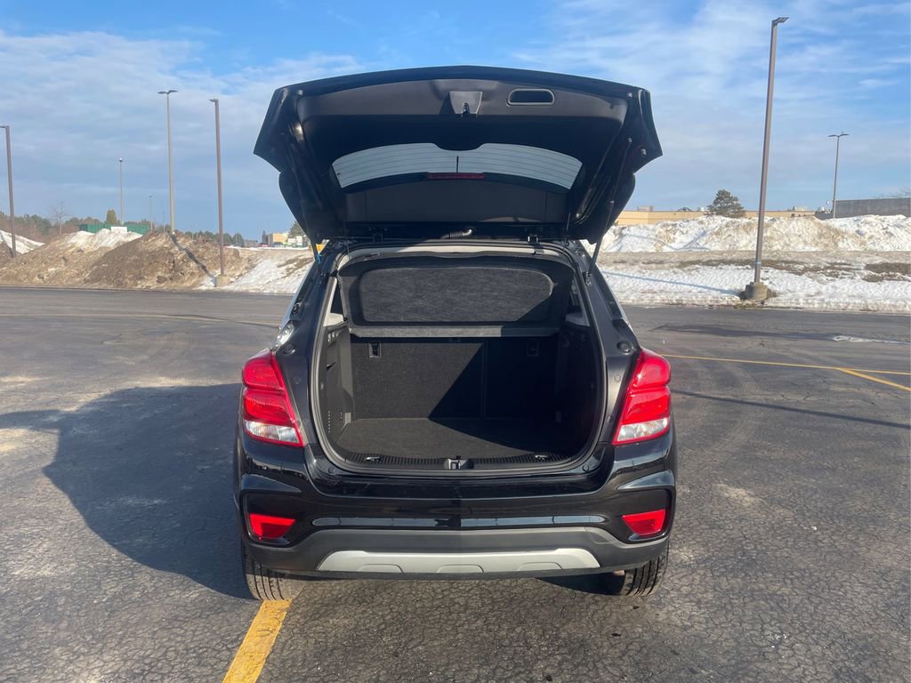 Used 2022 Chevrolet Trax LT w/ LT Convenience Package image 11