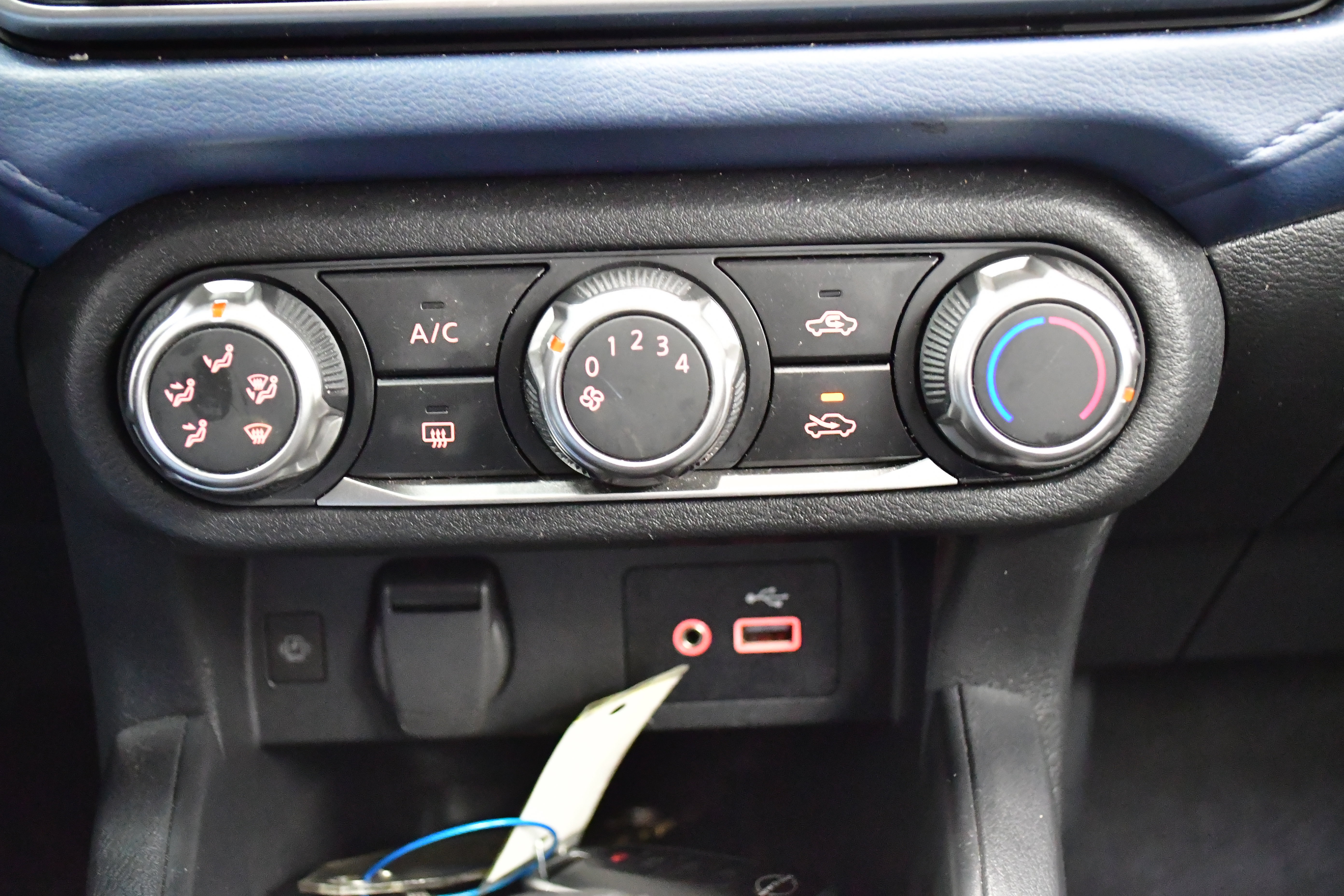 Used 2025 Nissan Versa SV image 26