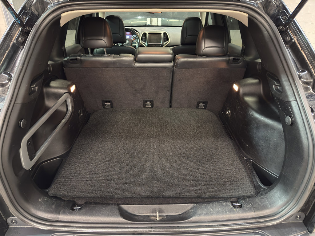 Used 2015 Jeep Cherokee Limited image 32