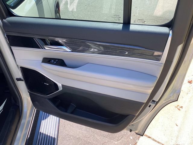 Used 2022 Jeep Wagoneer Series III w/ Premium Group I AWD/4WD image 36