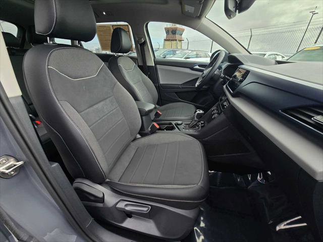 Used 2023 Volkswagen Taos SE w/ Panoramic Sunroof Package AWD/4WD image 11