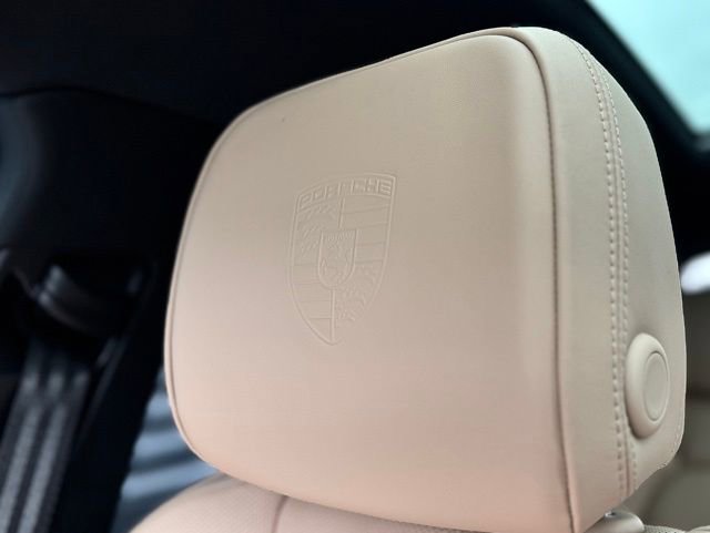 Certified 2025 Porsche Macan image 33