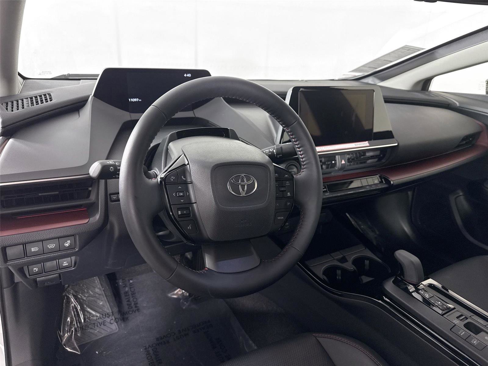 Used 2025 Toyota Prius Plug-In Hybrid image 4