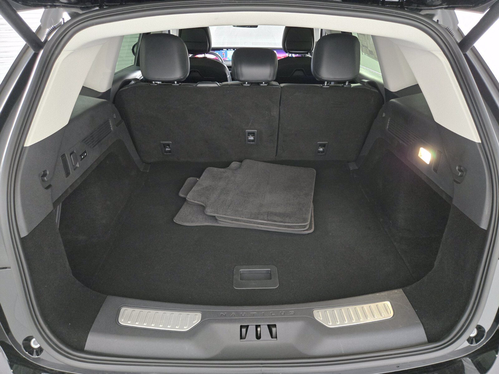 New 2026 Lincoln Nautilus Reserve w/ Jet Appearance Package AWD/4WD image 19