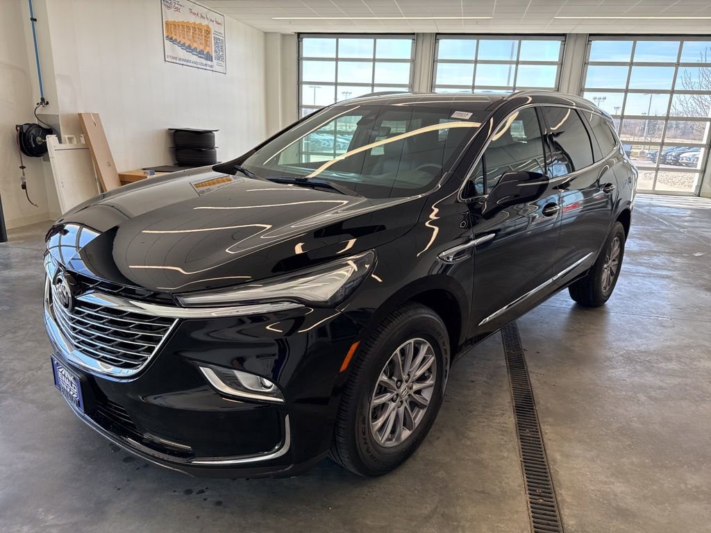 Used 2023 Buick Enclave Essence image 7