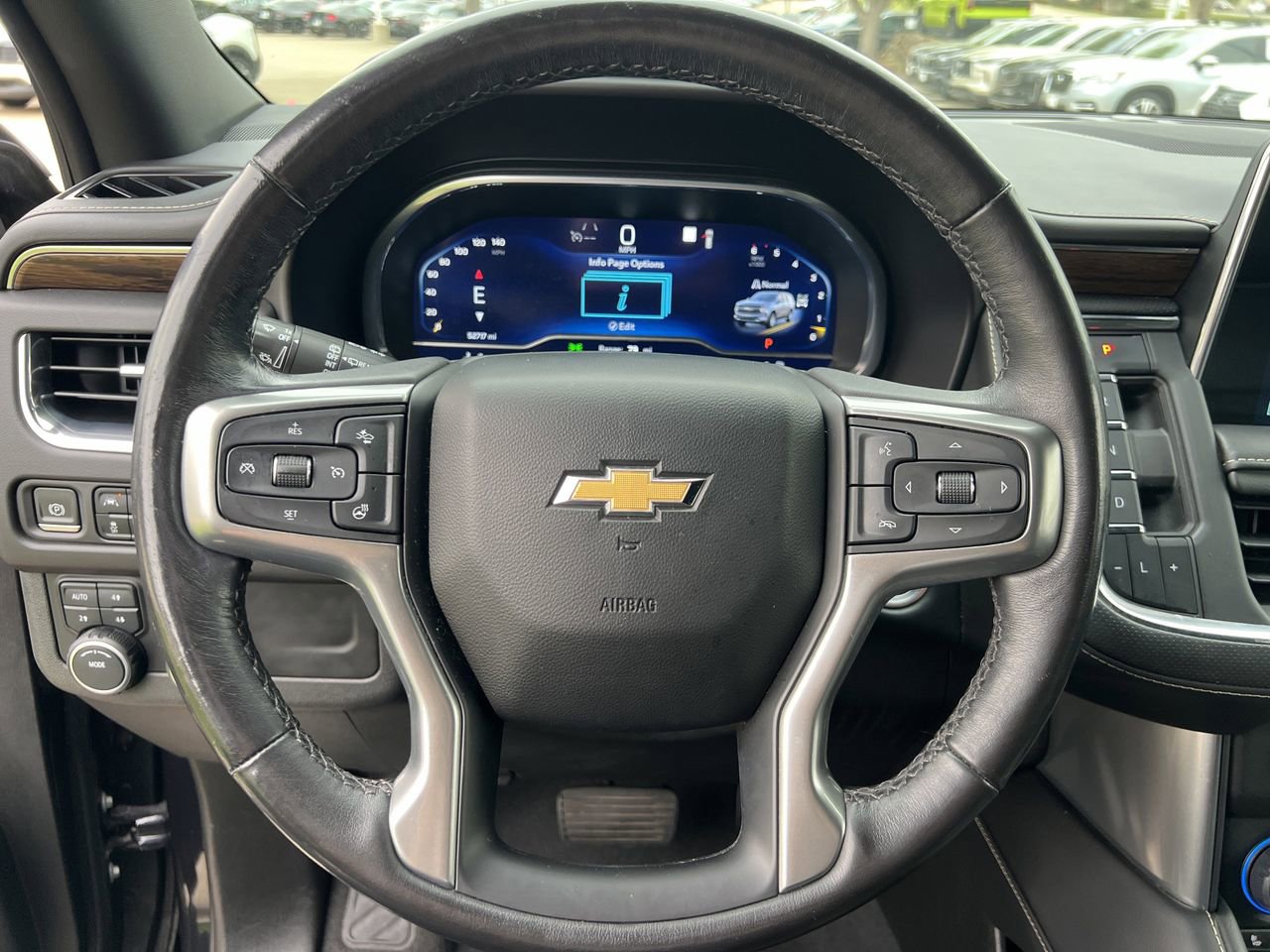 Used 2023 Chevrolet Suburban Premier image 10