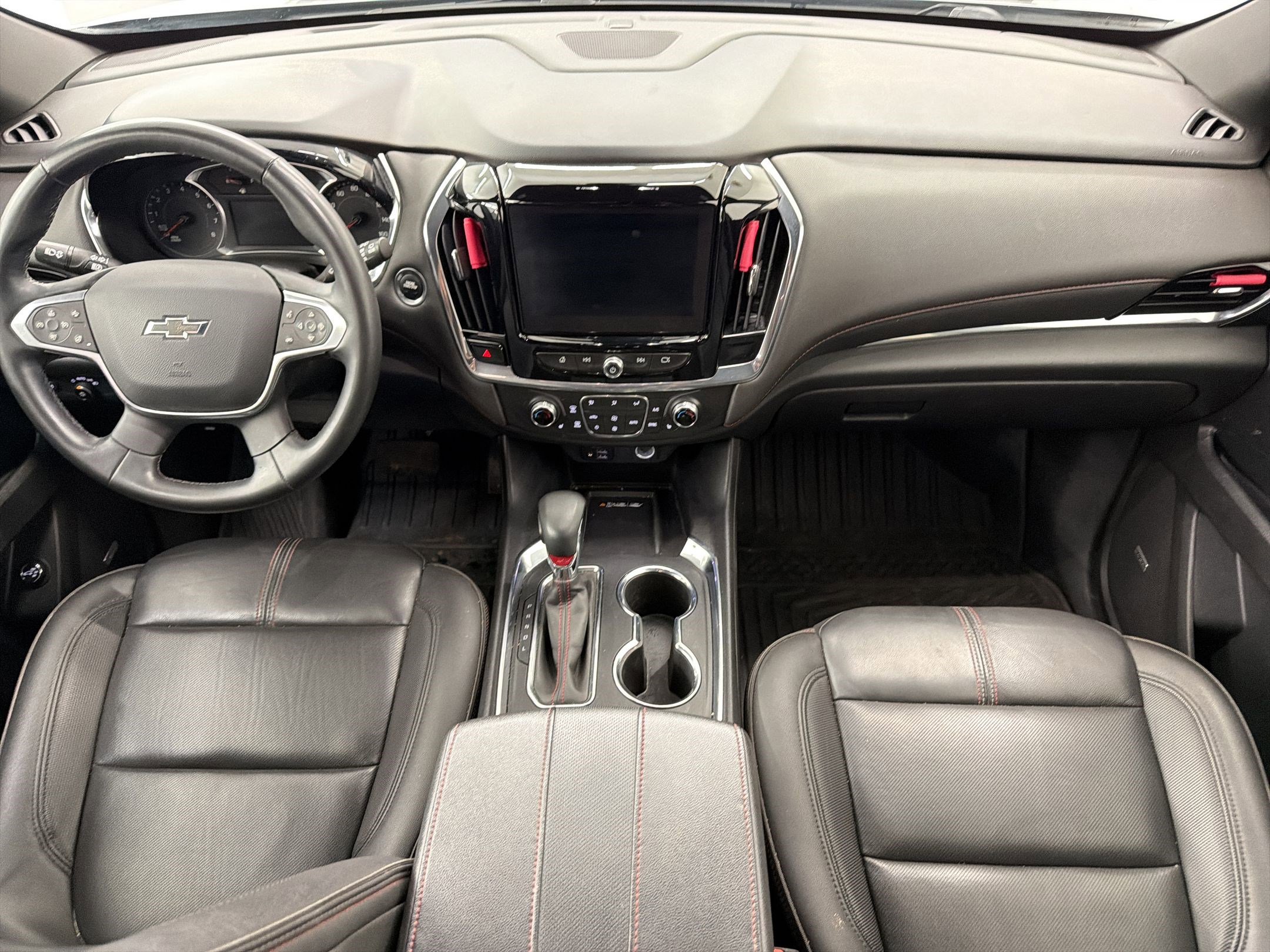 Used 2023 Chevrolet Traverse RS FWD image 13