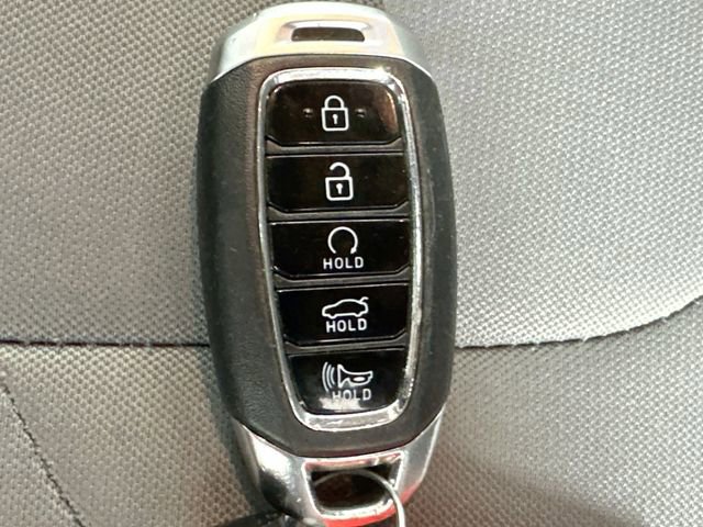 Used 2022 Hyundai Elantra SEL w/ Convenience Package FWD image 16