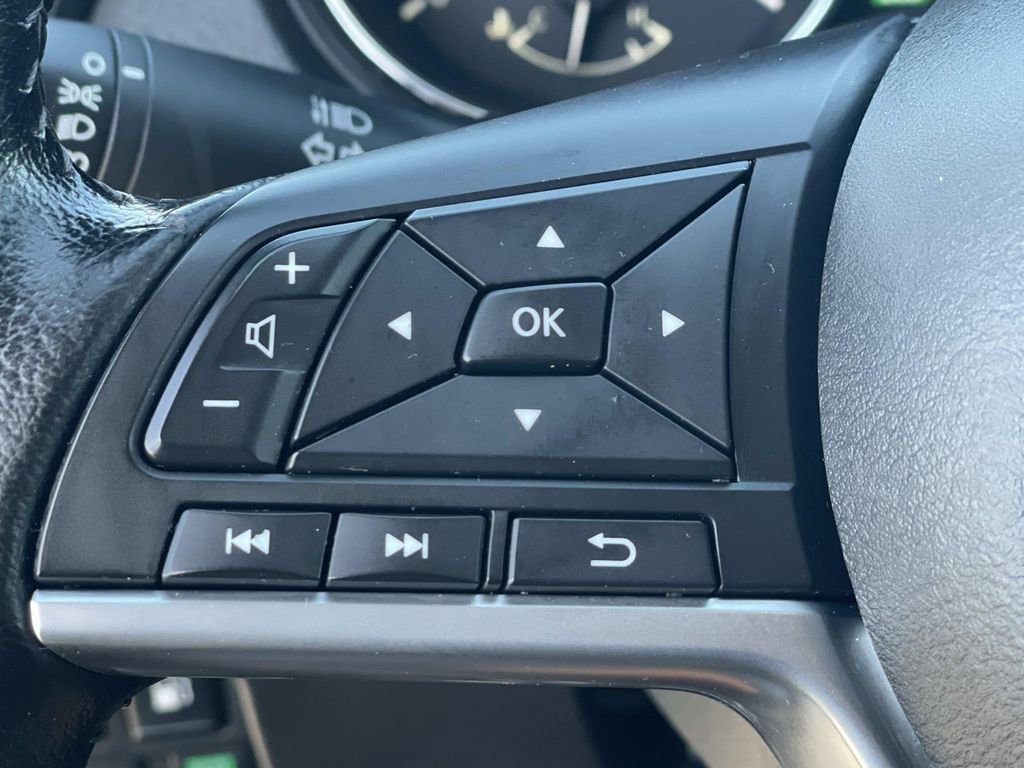 Used 2020 Nissan Rogue SV FWD image 19