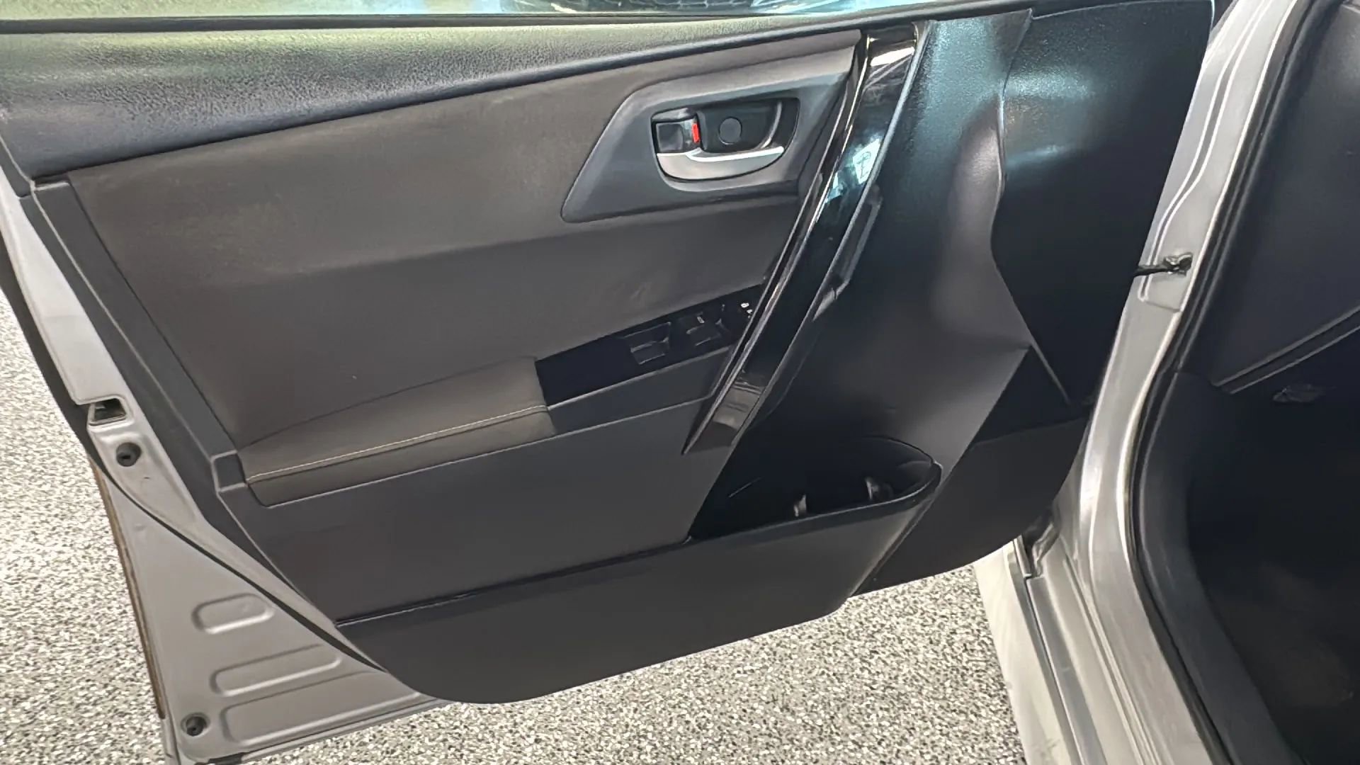 Used 2018 Toyota Corolla iM FWD image 19