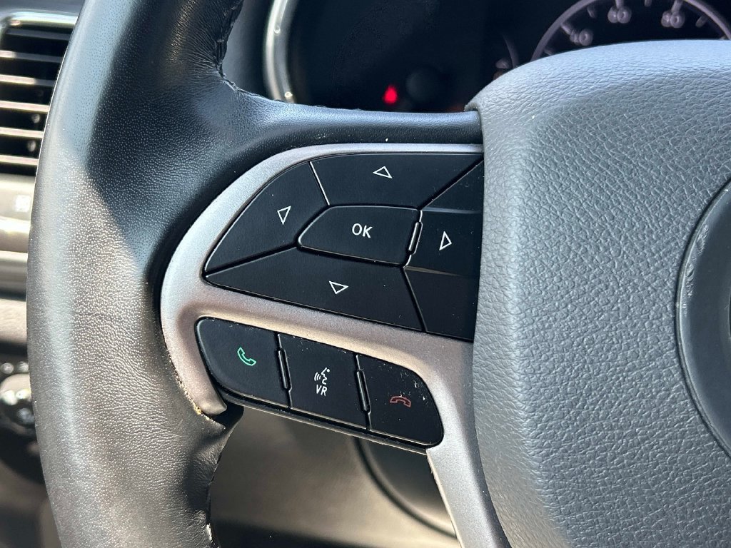 Certified 2020 Jeep Grand Cherokee Laredo AWD/4WD image 19