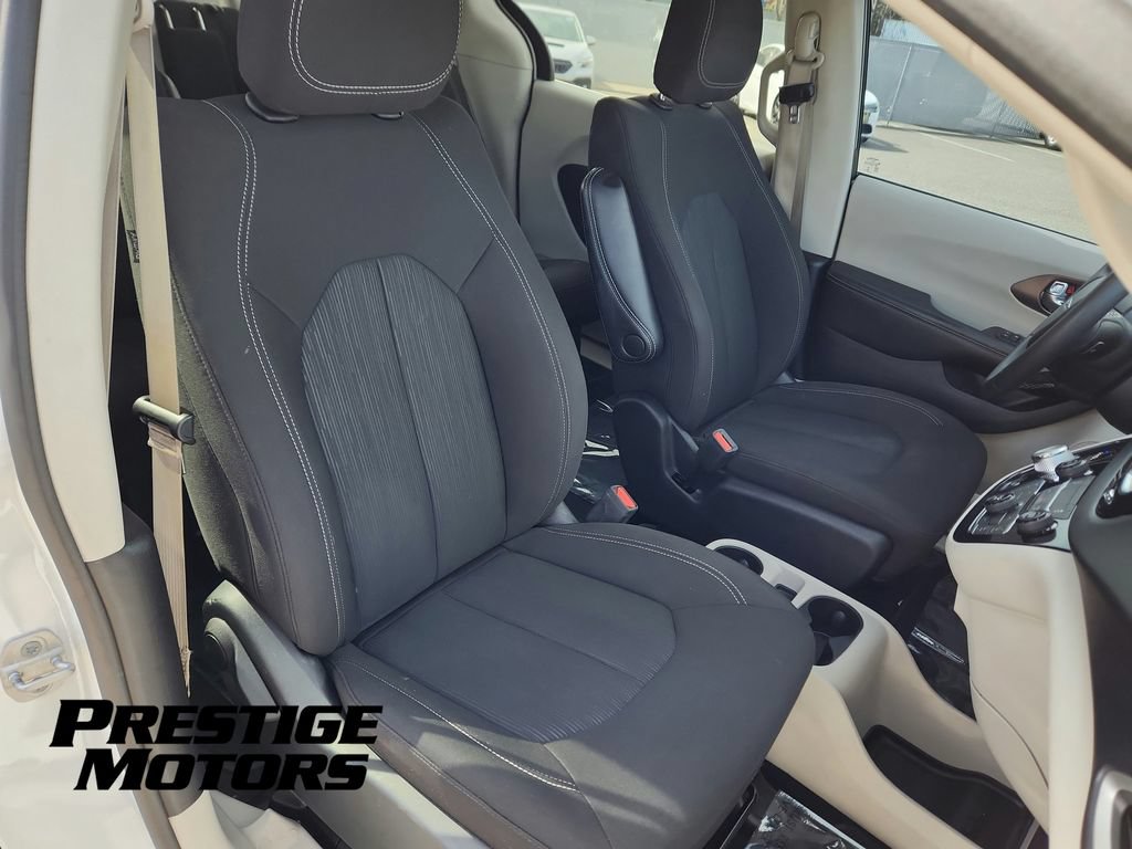 Used 2022 Chrysler Voyager LX FWD image 27