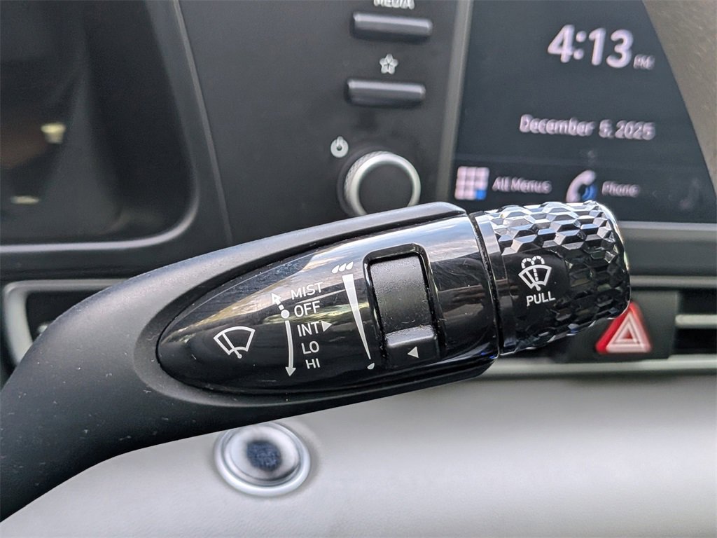 Used 2022 Hyundai Elantra SEL image 25