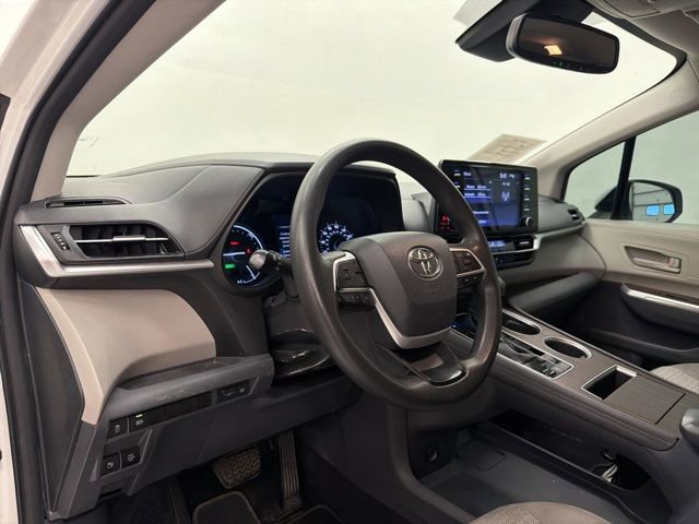 Certified 2021 Toyota Sienna LE w/ LE Plus Package FWD image 5
