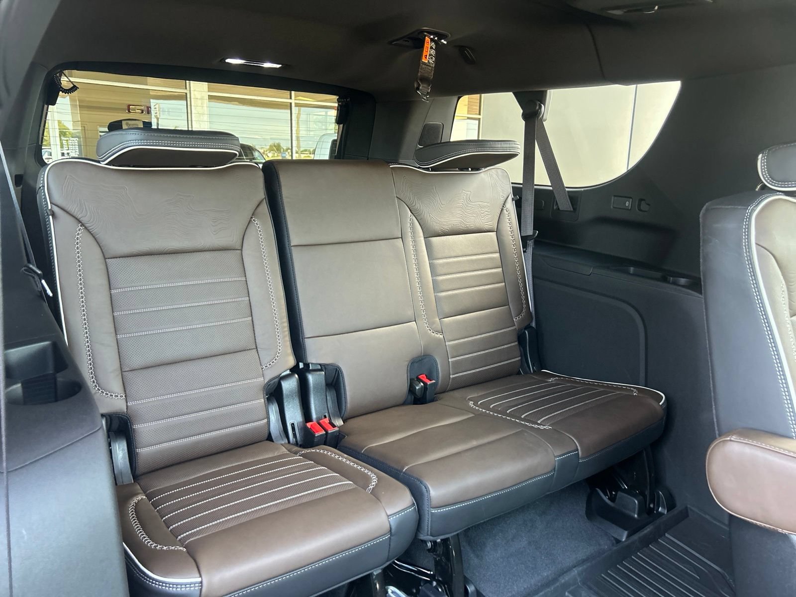 New 2026 GMC Yukon XL Denali Ultimate w/ LPO, Floor Liner Package AWD/4WD image 15