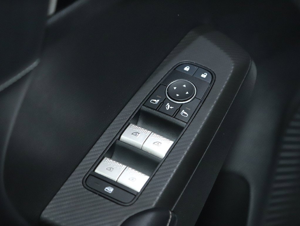 Used 2024 Mitsubishi Outlander SE image 16