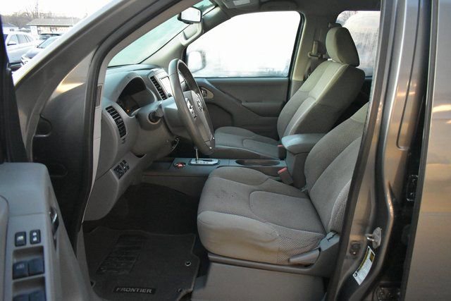 Used 2020 Nissan Frontier SV image 13