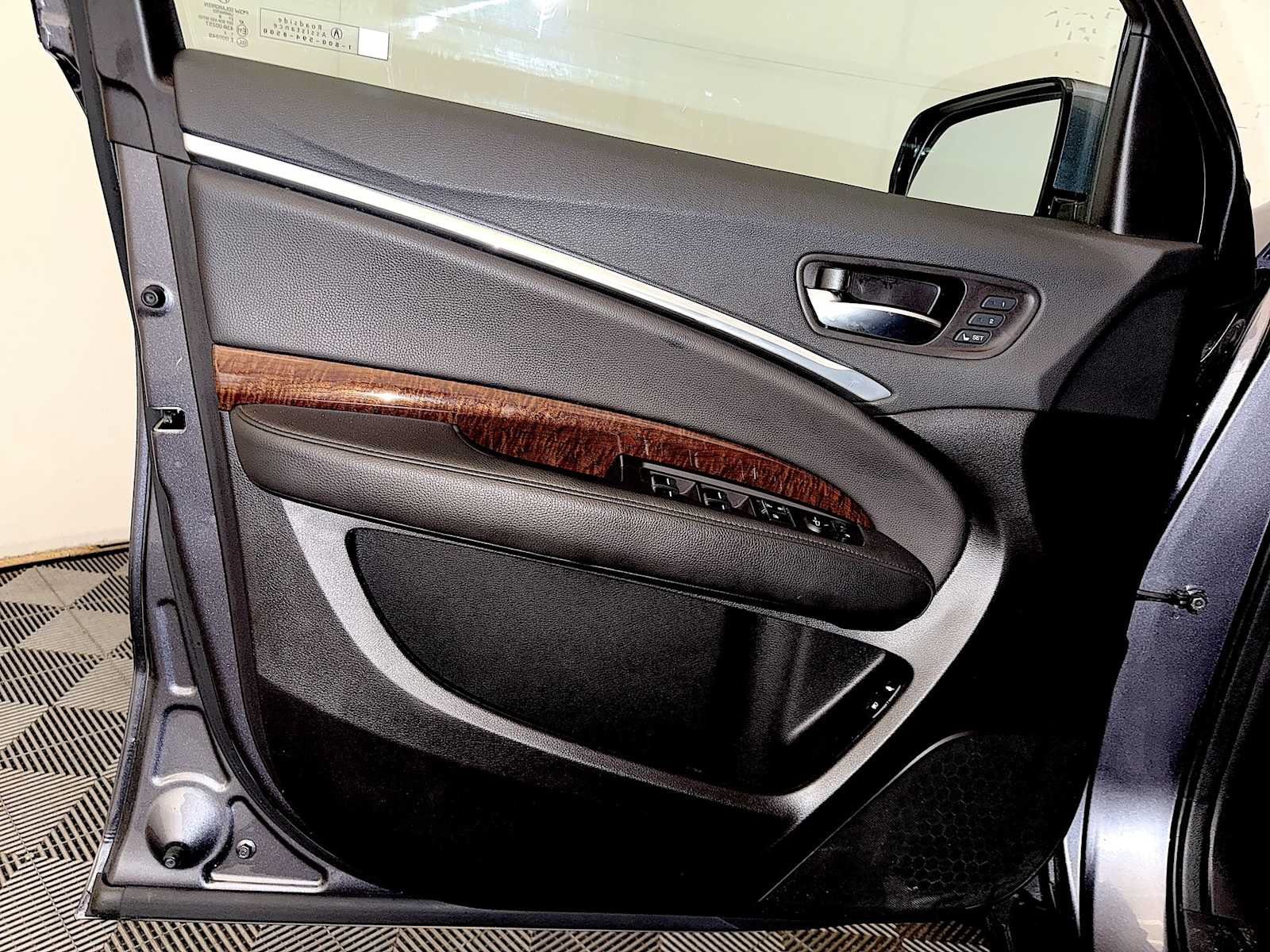 Used 2018 Acura MDX SH-AWD image 11